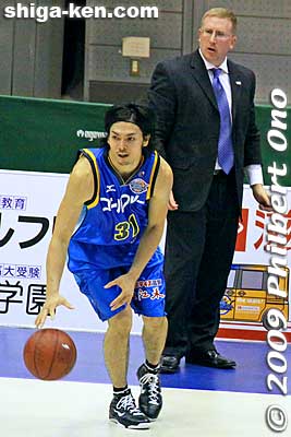 Joho and Head Coach Robert Pierce.
Keywords: shiga yasu lakestars pro basketball game bj-league Takamatsu Five Arrows 