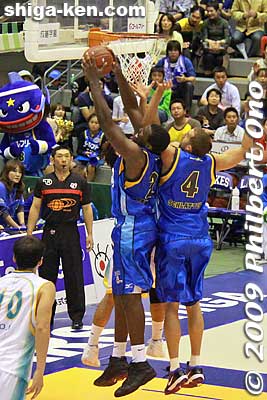 Rebounding
Keywords: shiga yasu lakestars pro basketball game bj-league Takamatsu Five Arrows 