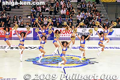 Shiga Lakestars cheerleaders are hot this season too.
Keywords: shiga yasu lakestars pro basketball game bj-league Takamatsu Five Arrows 
