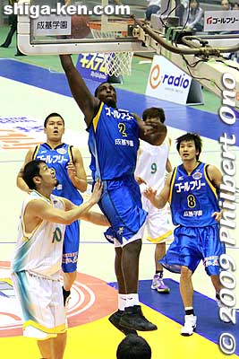 Gary goes up to score.
Keywords: shiga yasu lakestars pro basketball game bj-league Takamatsu Five Arrows 