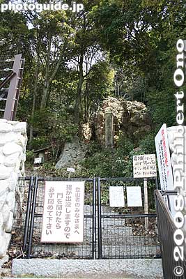 The "Front Mountain Path" has a gate to prevent monkeys from escaping to the residential area. Be sure to close the gate after entering.
Keywords: shiga yasu mt. mikami mountain hiking