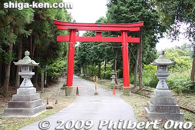 Osasahara Shrine torii. [url=http://goo.gl/maps/hPkI7]MAP[/url]
Keywords: shiga yasu osasahara shinto shrine national treasure