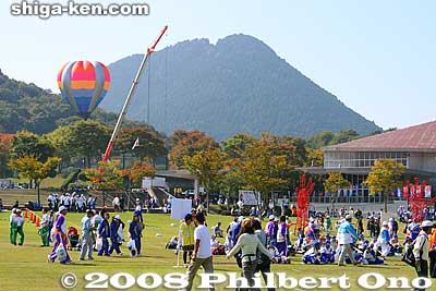 Mt. Mikami (Shiga's Mt. Fuji) overlooks the park.
Keywords: shiga yasu kibogaoka park sports recreation shiga 2008 event festival meet mountain 