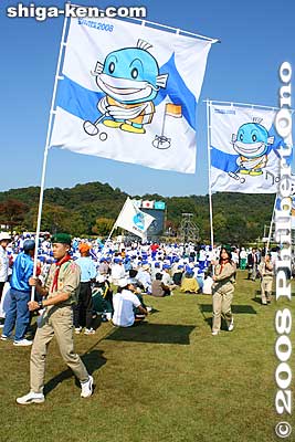 The opening ceremony started at 12:30 pm with a line of Caffy flags each representing a different sport.
Keywords: shiga yasu kibogaoka park sports recreation shiga 2008 event festival meet opening ceremony
