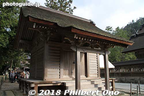 Smaller shrine. 氏社
Keywords: shimane Izumo Taisha Shrine