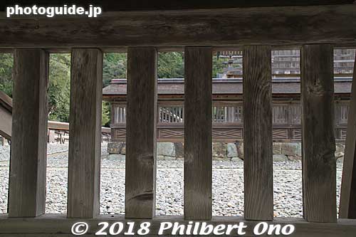 Fence surrounding the Honden.
Keywords: shimane Izumo Taisha Shrine