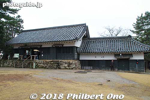 Rest house near the castle tower.
Keywords: shimane Matsue Castle