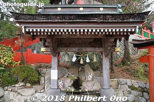 Wash basin to purify yourself before praying at the shrine.
Keywords: shimane tsuwano Taikodani Inari Jinja Shrine