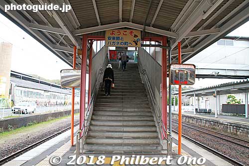 JR Yasugi Station welcomes visitors to the land of Yasugi-bushi.
Keywords: shimane yasugi bushi folk song dance dojosukui