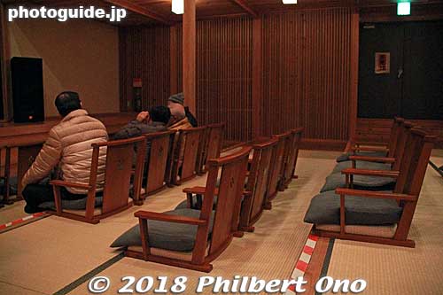Comfortable chairs.
Keywords: shimane yasugi bushi folk song dance dojosukui