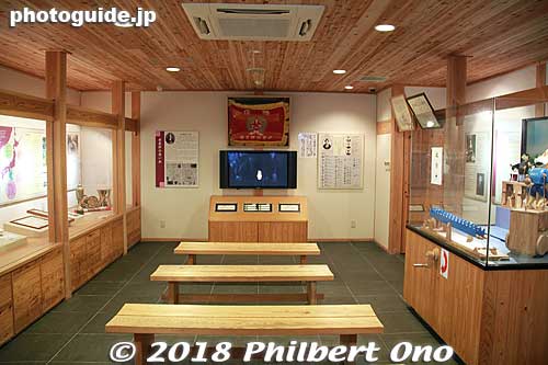 Display hall for Yasugi-bushi.
Keywords: shimane yasugi bushi folk song dance dojosukui