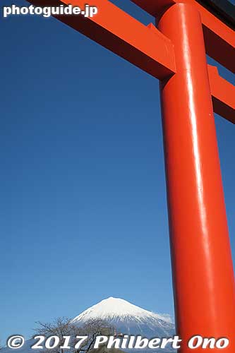 Keywords: shizuoka Fujinomiya fujisan hongu sengen taisha shinto shrine torii mt fuji mtfuji