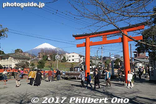 Eastern torii of Fujisan Hongu Sengen Taisha Shrine has a great view of Mt. Fuji.
Keywords: shizuoka Fujinomiya Fujisan Hongu Sengen Taisha Shrine shinto japanshrine mtfuji
