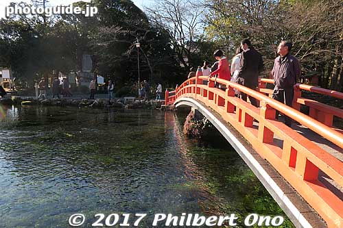 Bridge over Wakutama-ike Pond
Keywords: shizuoka Fujinomiya Fujisan Hongu Sengen Taisha Shrine shinto
