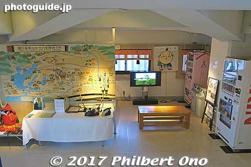 Inside Hamamatsu Castle's main tower, a museum with local historical artifacts. A small admission is charged.
Keywords: shizuoka Hamamatsu Castle