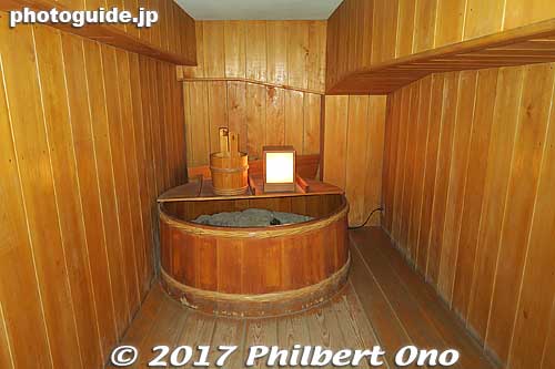 In the basement of the castle tower is this well.
Keywords: shizuoka Hamamatsu Castle