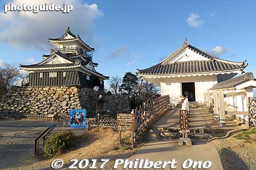 On the left is the Hamamatsu Castle's main castle tower, and the Castle Gate is on the right. You can enter the Castle Gate.
Keywords: shizuoka Hamamatsu japancastle