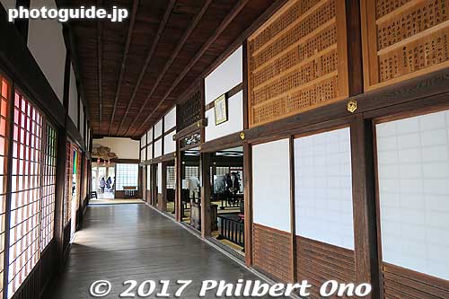 Inside Ryotanji temple's Hondo main worship hall
Keywords: shizuoka hamamatsu iinoya ryotanji temple