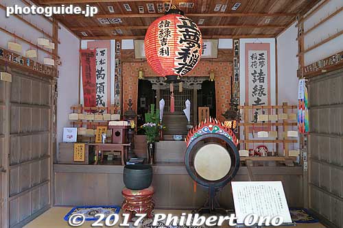 Inside Inari-do Hall 稲荷堂
Keywords: shizuoka hamamatsu iinoya ryotanji temple