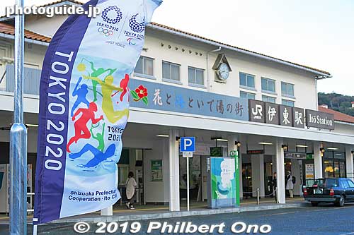 JR Ito Station, the gateway to Ito Onsen. Decorated with Tokyo 2020 banners in autumn 2019.
Keywords: shizuoka ito onsen hot spring