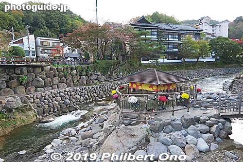 Tokko-no-Yu spring in the middle of the river, Shuzenji's hot spring water source. 独鈷の湯
Keywords: shizuoka izu shuzenji onsen hot spring