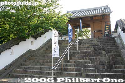 Yotsuashi-mon Gate
Main gate to enter the castle grounds. A reconstruction.

四足門
Keywords: shizuoka prefecture kakegawa castle yamauchi kazutoyo