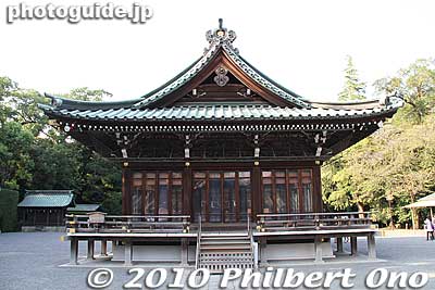 Buden Hall where sacred dances are performed. 舞殿
Keywords: shizuoka mishima taisha shinto shrine 