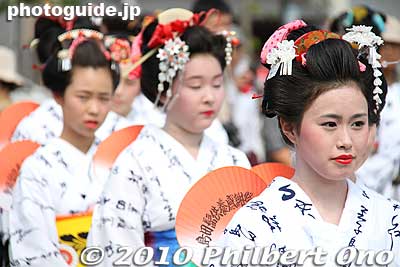 Keywords: shizuoka shimada shimada-ryu hairstyle geisha women dancers matsuri festival children