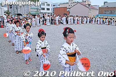 Keywords: shizuoka shimada shimada-ryu hairstyle geisha women dancers matsuri festival