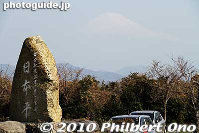 Nihondaira monument and Mt. Fuji.
Keywords: shizuoka nihondaira 