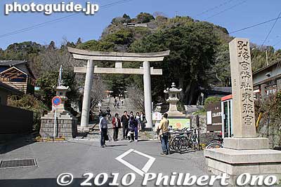 Stone torii 山下石鳥居
Keywords: shizuoka nihondaira kunozan 