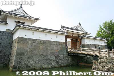 Higashi Gomon Gate and bridge
Keywords: shizuoka sumpu sunpu castle moat stone wall gate