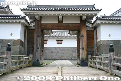 Higashi Gomon Gate 東御門
Keywords: shizuoka sumpu sunpu castle moat stone wall gate