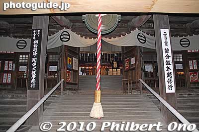 Bannaji temple main hall. National Treasure built by Ashikaga Takauji's father. A rare example of a main temple hall from the Kamakura Period.
Keywords: tochigi ashikaga toshikoshi samurai warrior procession festival matsuri
