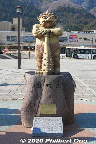 After a 130-min. train ride from Asakusa, Tokyo, we are greeted by this ogre statue  at Kinugawa Onsen Station. The Japanese word for "ogre" (oni) is included in the name "Kinugawa." So you'll see lots of ogres (also called demons
Keywords: tochigi nikko Kinugawa Onsen River japansculpture