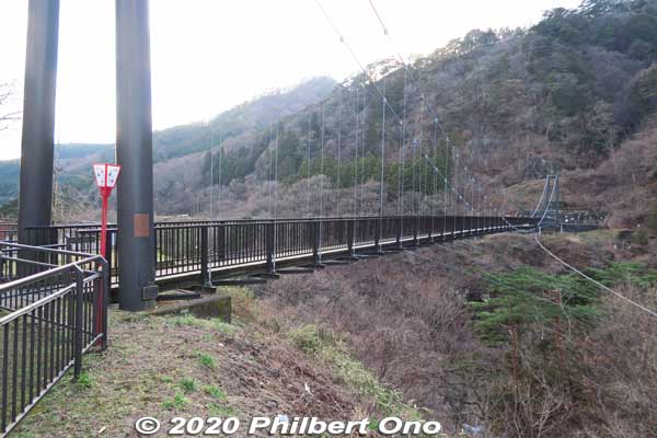 Kinutateiwa Bridge is for pedestrians only. Spans 140 meters long, and 37 meters above the river.  鬼怒楯岩大吊橋
Keywords: tochigi nikko Kinugawa Onsen River