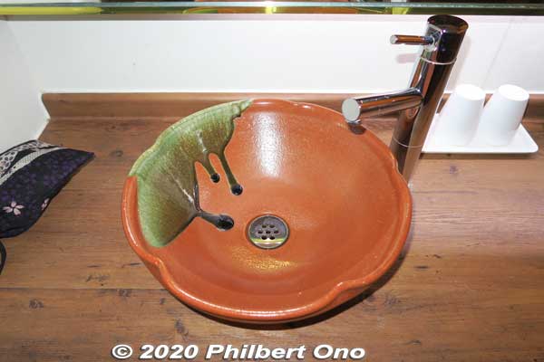 Bathroom sink made of pottery.
Keywords: tochigi nikko Kinugawa Onsen Park Hotels