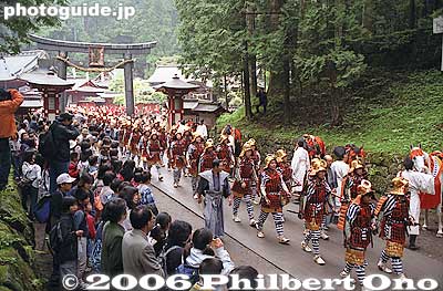 Warriors make their way through.
Keywords: tochigi nikko toshogu shrine spring festival