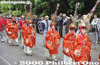 Those crowns are heavy.
Keywords: tochigi nikko toshogu shrine spring festival
