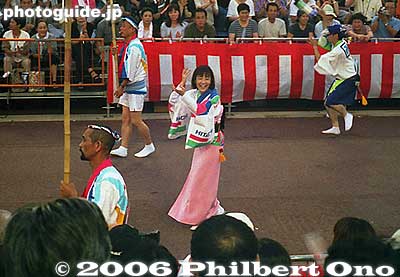 The festival usually features a celebrity or two. This is actress Fujita Tomoko at the Tokushima Awa Odori.
Keywords: tokushima awa odori dance japanceleb