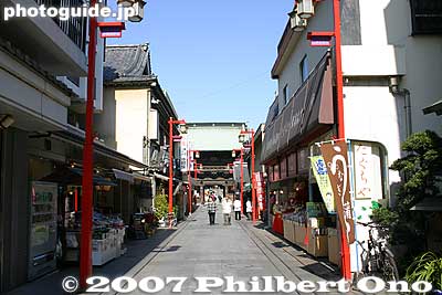 Main path to temple
Keywords: tokyo adachi-ku ward nishi-arai daishi temple shingon sect Buddhist temple