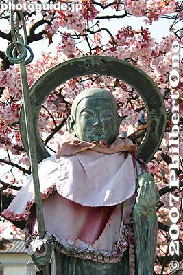 Keywords: tokyo adachi-ku ward nishi-arai daishi temple shingon sect Buddhist temple flowers