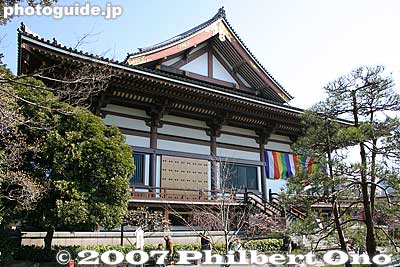 Side view of Dai-Hondo
Keywords: tokyo adachi-ku ward nishi-arai daishi temple shingon sect Buddhist temple
