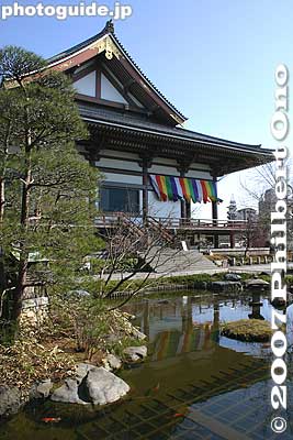 Side view of Dai-Hondo
Keywords: tokyo adachi-ku ward nishi-arai daishi temple shingon sect Buddhist temple