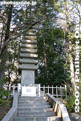 13-story pagoda 十三大塔
Keywords: tokyo adachi-ku ward nishi-arai daishi temple shingon sect Buddhist temple
