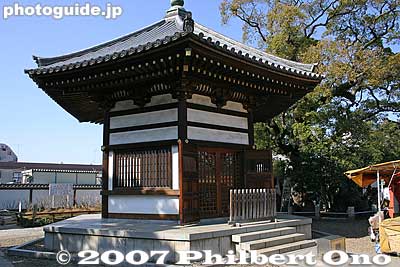 Rokkaku-do 六角堂
Keywords: tokyo adachi-ku ward nishi-arai daishi temple shingon sect Buddhist temple