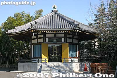 Hakkaku-do Hall 八角堂
Keywords: tokyo adachi-ku ward nishi-arai daishi temple shingon sect Buddhist temple