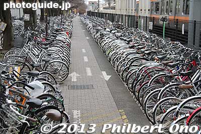 Keywords: tokyo akishima station train bicycles