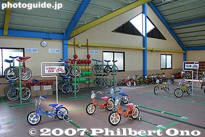 Free bicycles, unicycles, go-karts for rent.
Keywords: tokyo arakawa-ku park bicycles