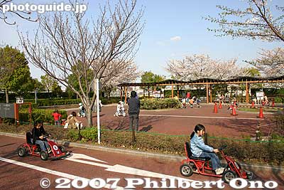 Kids enjoy riding around the park.
Keywords: tokyo arakawa-ku park cherry blossoms sakura go-kart